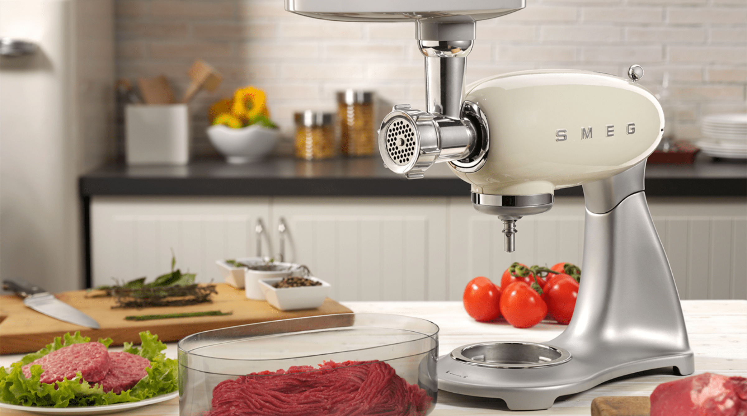 Техника для кухни. Насадка мясорубка Smeg smmg01. Кухонный комбайн Смег. Смег миксер мясорубка. Планетарный миксер Smeg.