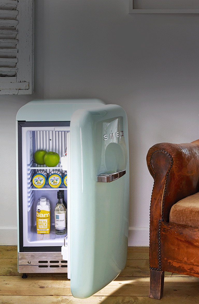 FAB5는 홈바형 미니 냉장고로 공간의 제약 없이 거실, 서재, 침실 등 원하는 위치에 배치할 수 있어요.